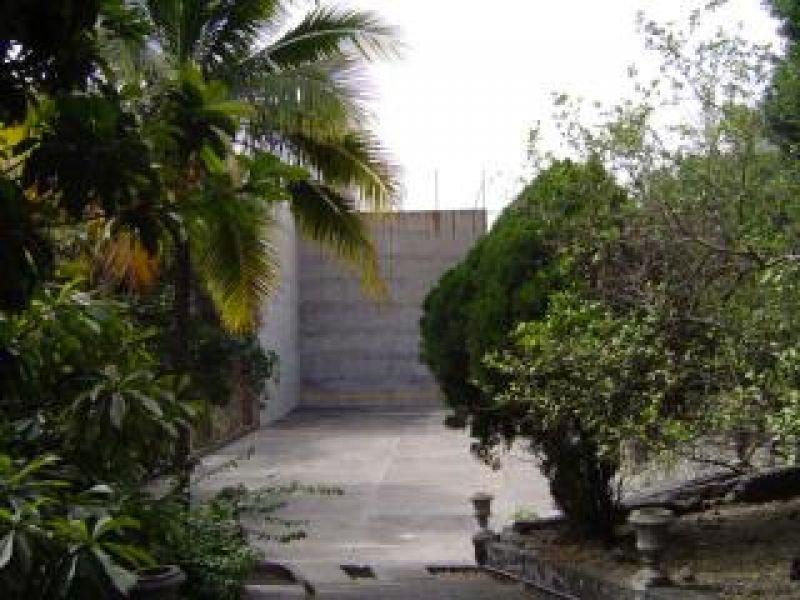 {"esp":"VISTA DEL FRONTON"}