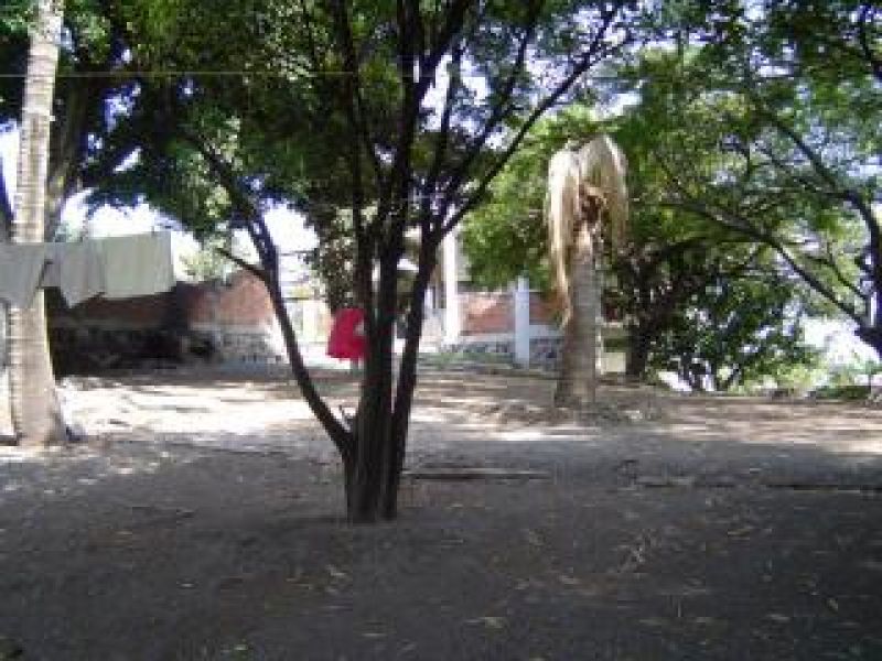 {"esp":"Vista de la casa"}