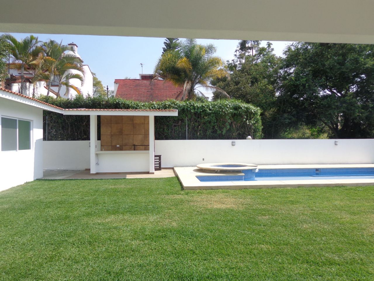{"esp":"PALAPA CON ASADOR Y TARJA","ing":""}
