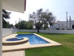 {"esp":"ALBERCA CON JACUZZI","ing":""}