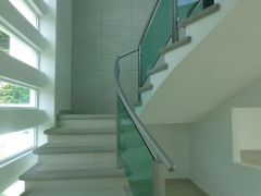 {"esp":"ESCALERA DE CRISTAL TEMPLADO","ing":""}