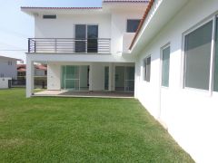 {"esp":"BODEGA Y CUARTO DE SERVICIO","ing":""}